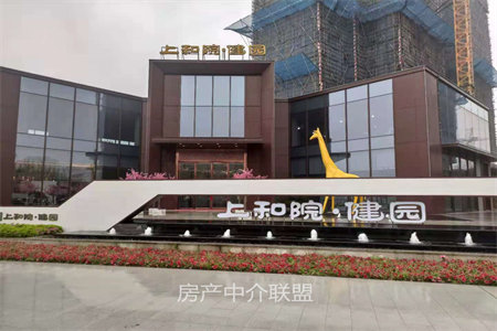 北辛街道滕商奥体花园4室2厅2卫182平米